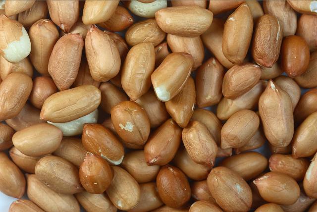 Peanuts with skin