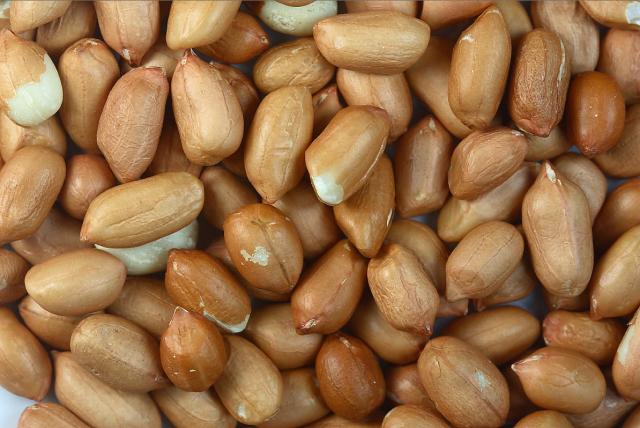 Peanuts with skin